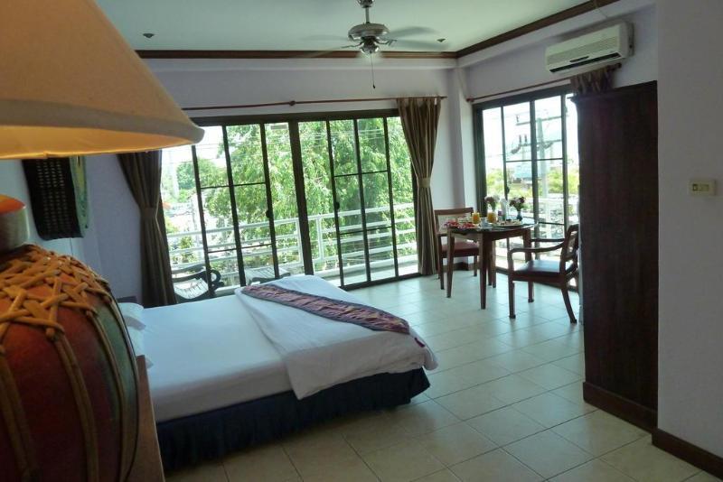 Supergreen Hotel Chalong Exterior foto