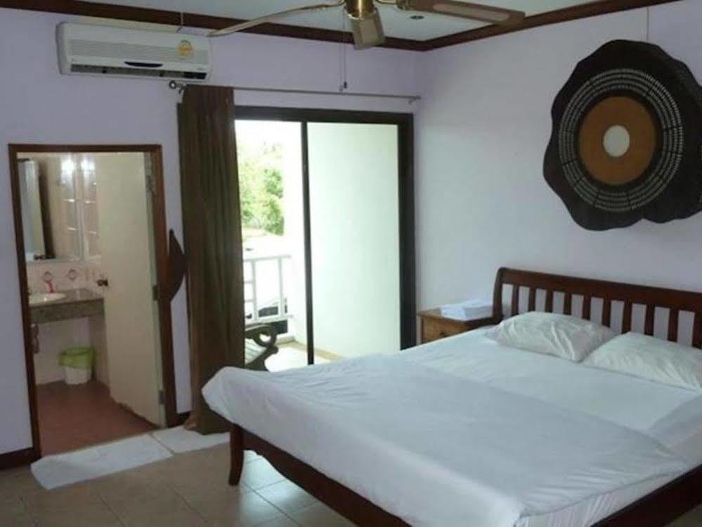 Supergreen Hotel Chalong Exterior foto